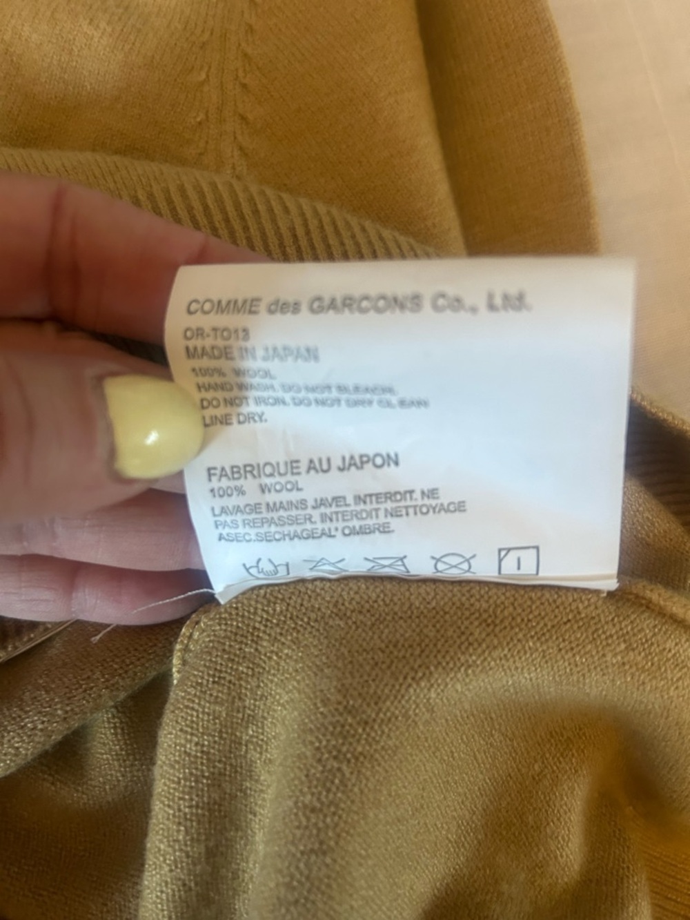 Comme des Garçons PLAY Mustard Crewneck Cardigan with Black Button - Picture 6 of 6